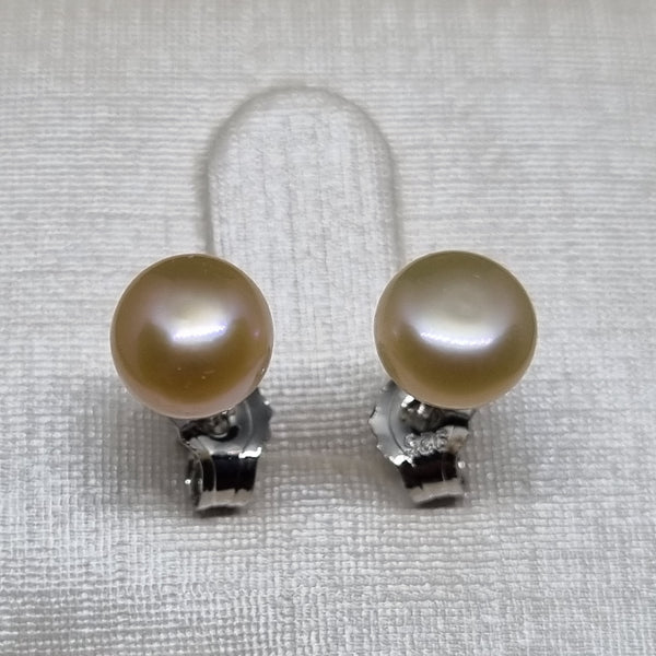 E0016 - Freshwater Pearls Ear Studs