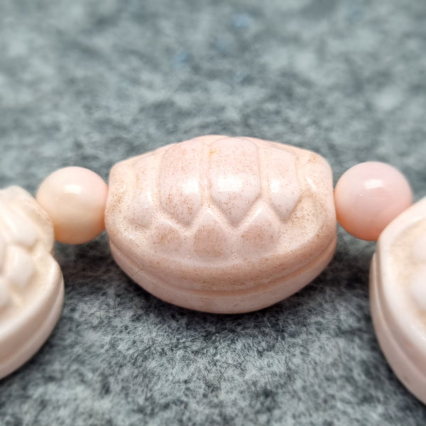 B0588 - Tortoise Shell Pink Tridacna Bracelet (女王贝) - 16.5mm