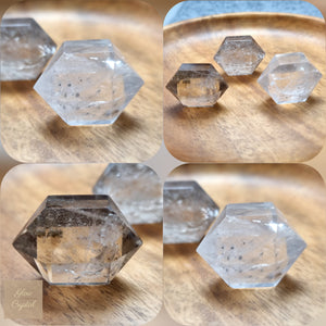 D0075 - Herkimer Diamond Display - 11-15g